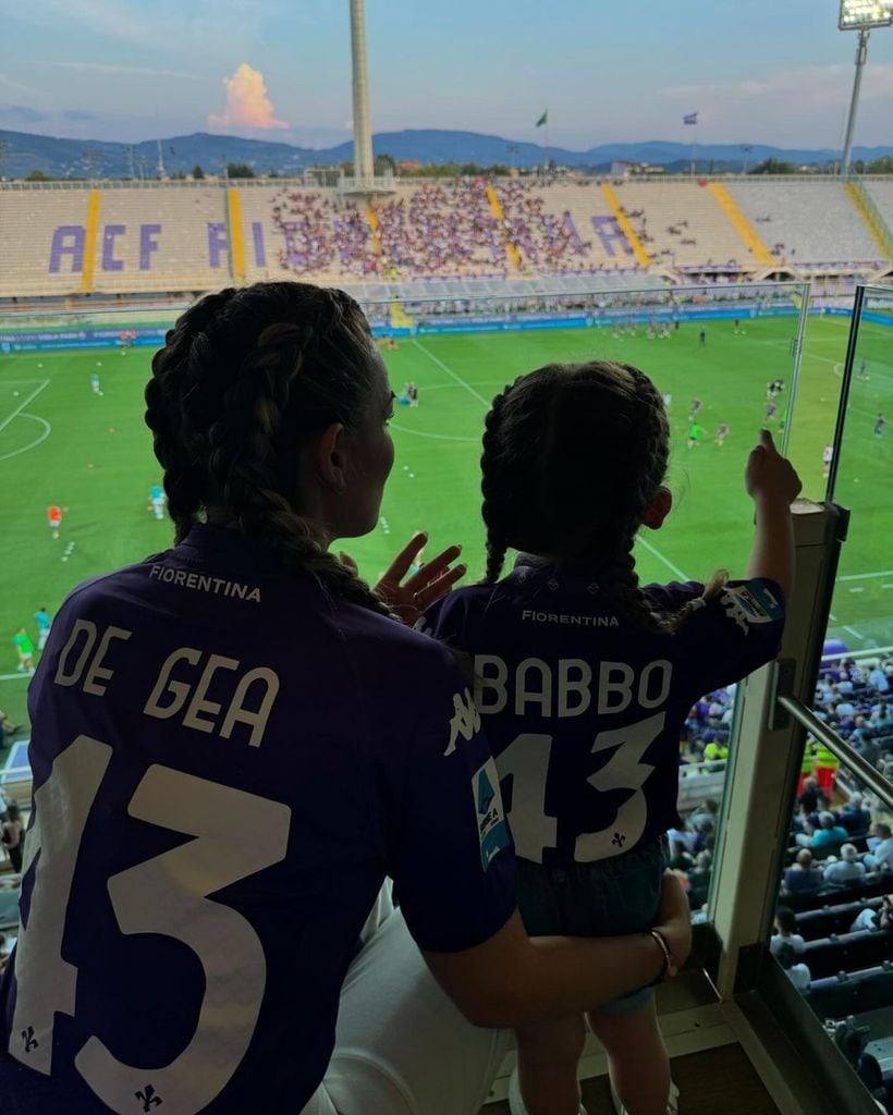 Edurne y Yanay animan a David De Gea en su primer partido con la Fiorentina