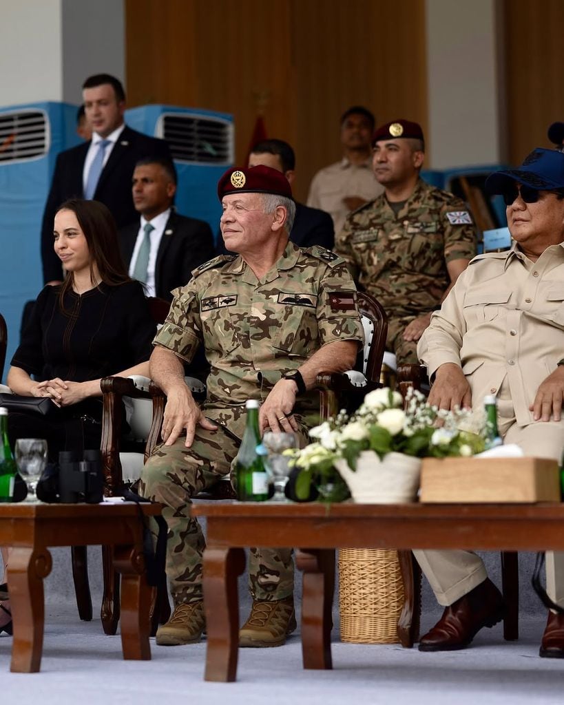 La princesa Salma de Jordania junto a su padre, el rey Abdalá