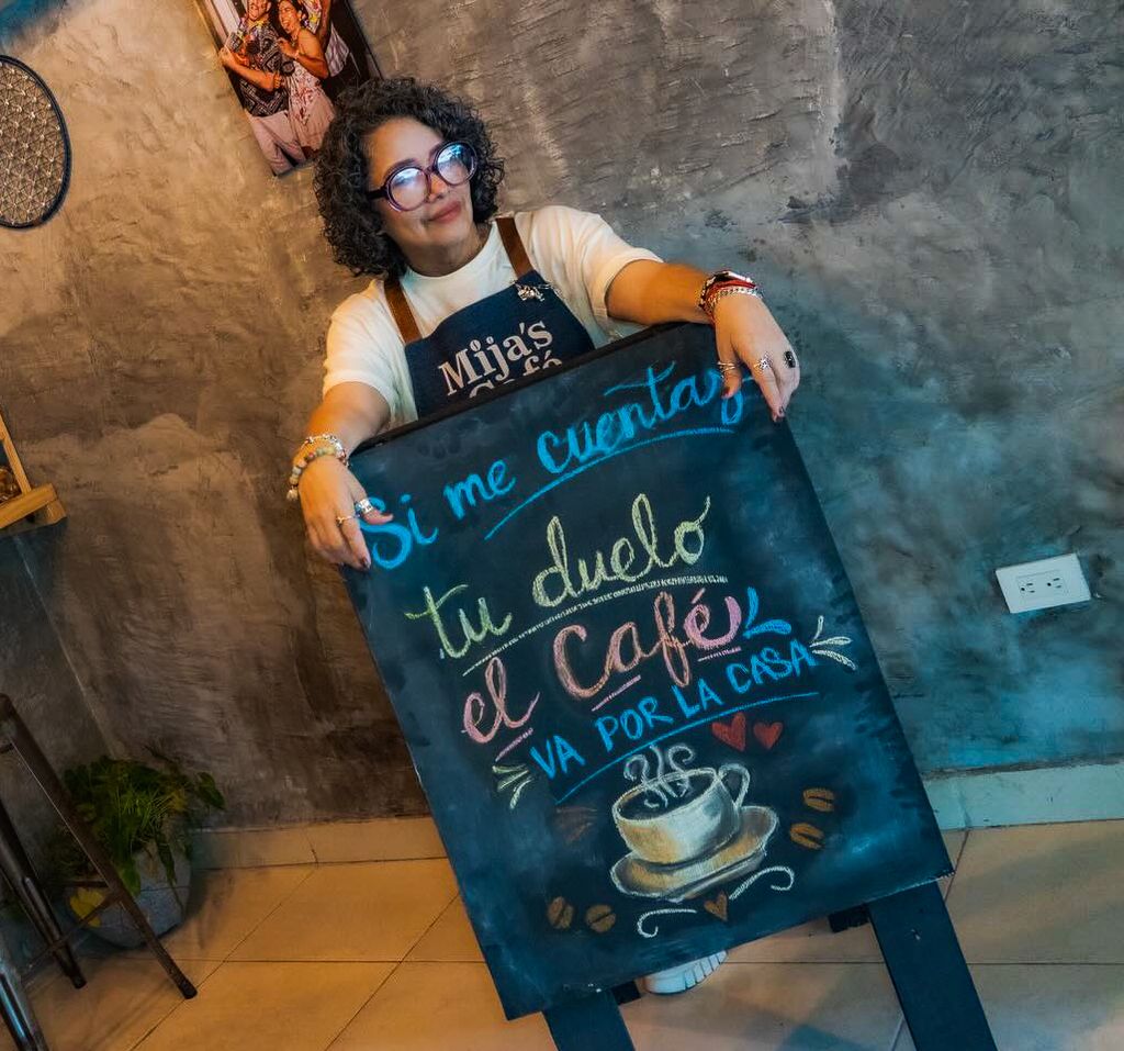 Mónica Mendoza creó 'Café y Duelo', un espacio de charlas y encuentros para hablar sobre duelos.