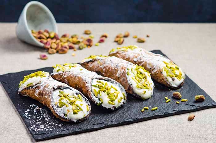 Cannoli de ricota y pistacho