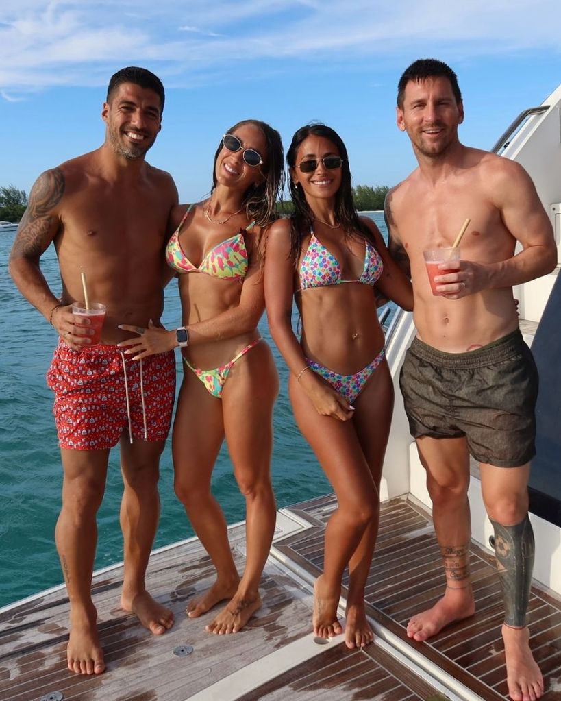 Leo Messi y Antonela Roccuzzo con Luis Suárez y Sofía Balbi