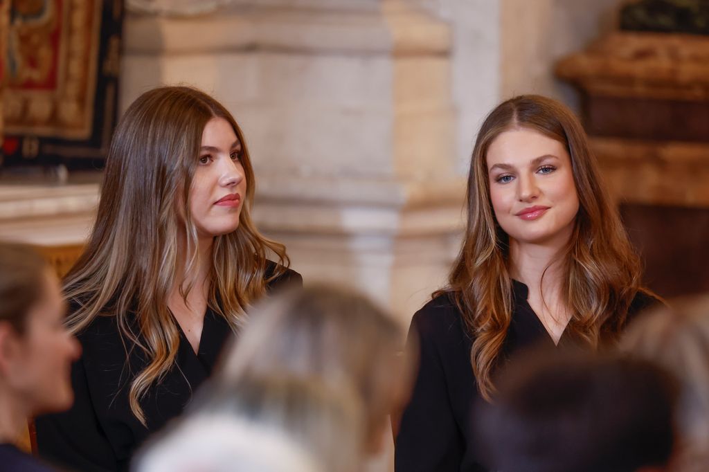 La princesa Leonor y la infanta Sofía en su encuentro con el Papa en Madrid, 2026.