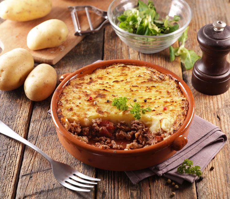 Pastel gratinado de patata y carne de pollo
