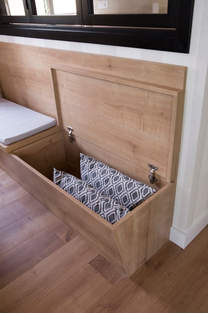 Banco con almacenaje. 