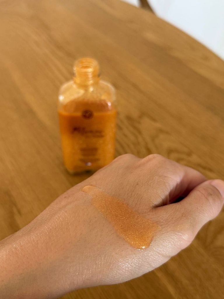 Textura del aceite dorado monoï de tahiti de Yves Rocher