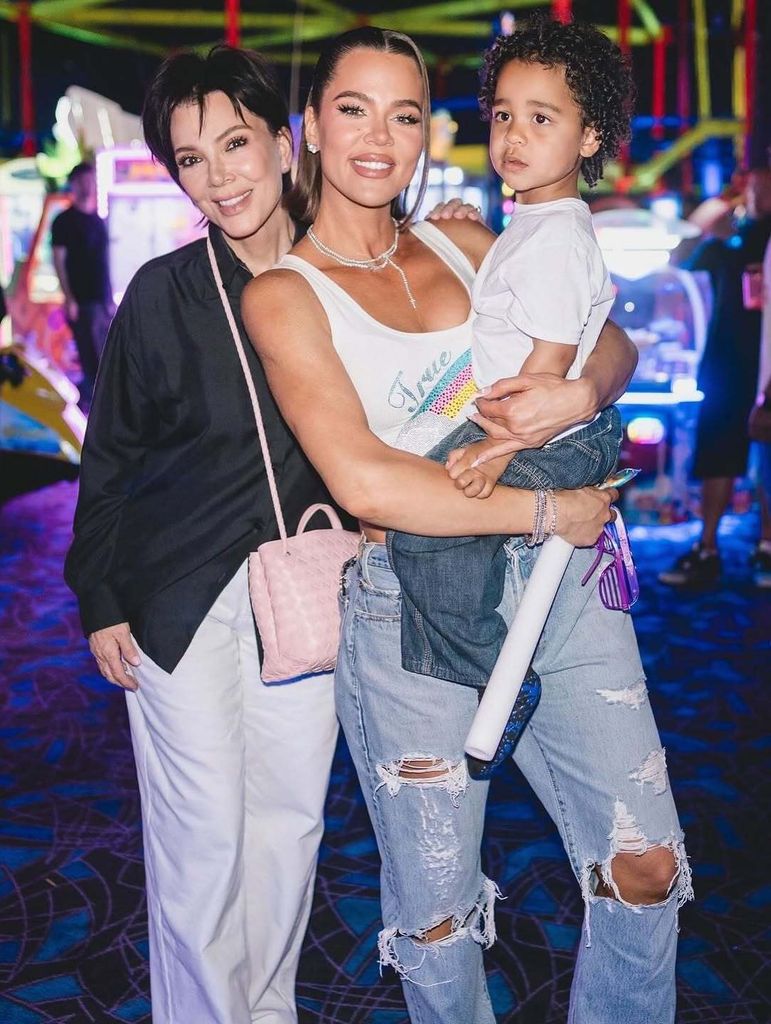Kris Jenner, su hija Khloé y su nieto, Tatum
