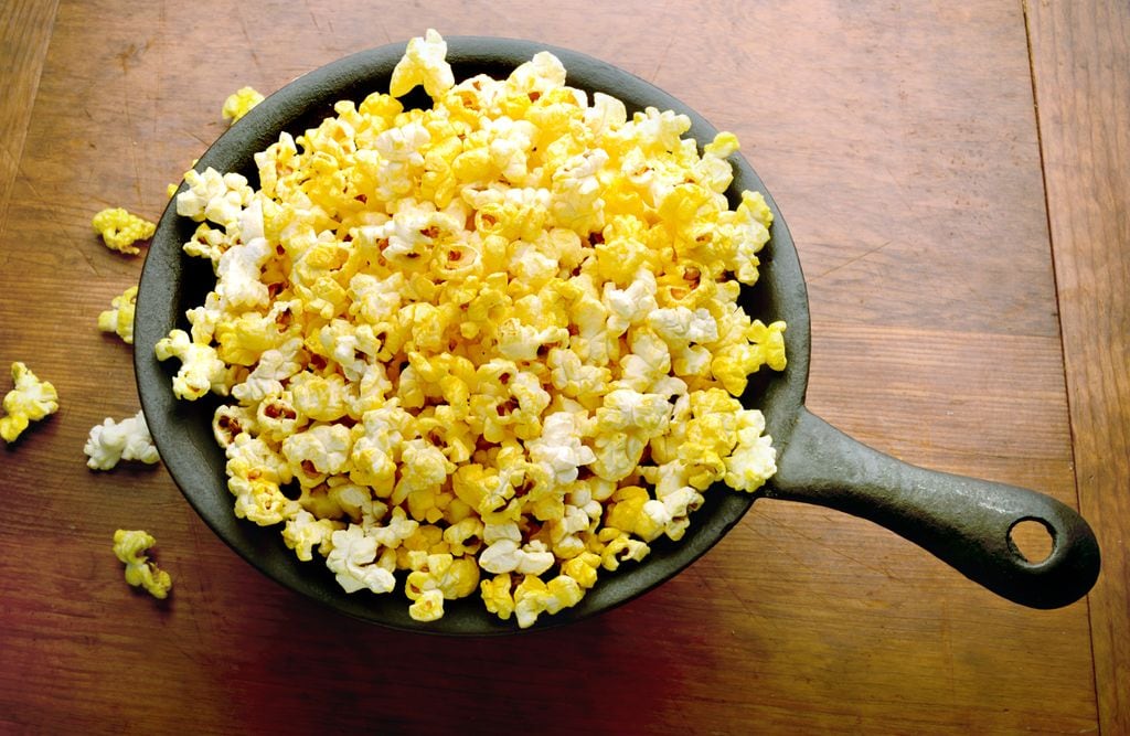 Consumir palomitas de maíz caseras puede traer beneficios a la saluda gracias a que están llenas de antioxidantes.