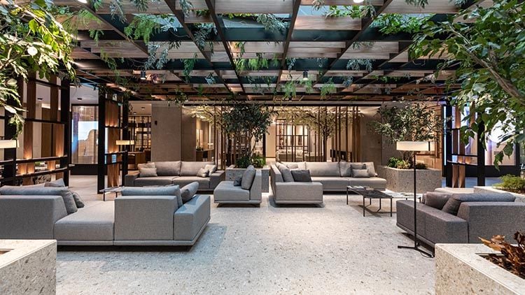 Patio interior del hotel boutique diseñado por Ramón Esteve para el showroom de Porcelanosa en Castellón