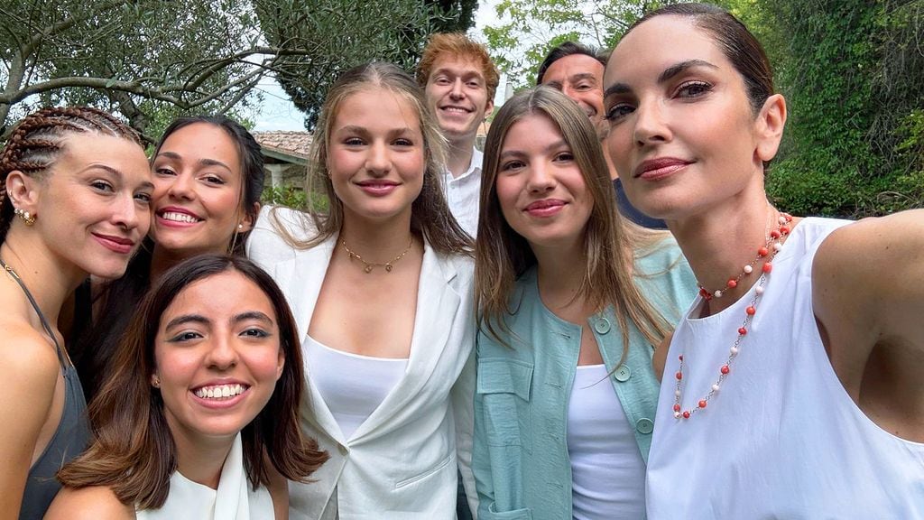 La princesa Leonor y la infanta Sofía con Eugenia Silva en Sant Martí Vell