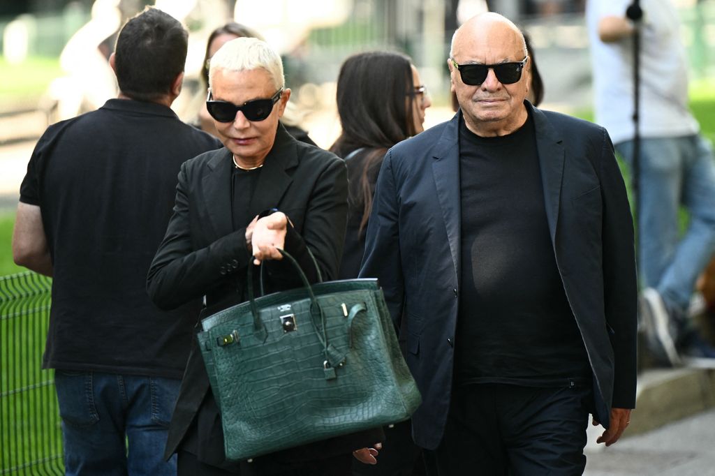 Los arquitectos Doriana and Massimiliano Fuksas, fuera de la capilla ardiente de Giorgio Armani en Milán