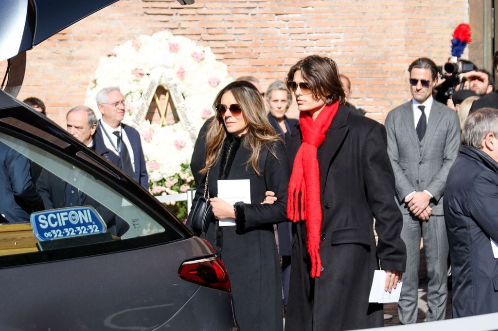 Liz Hurley acudió en compañía de su hijo Damian (Photo by Giandomenico D'Angelo / ipa-agency.net/IPA/Sipa USA)