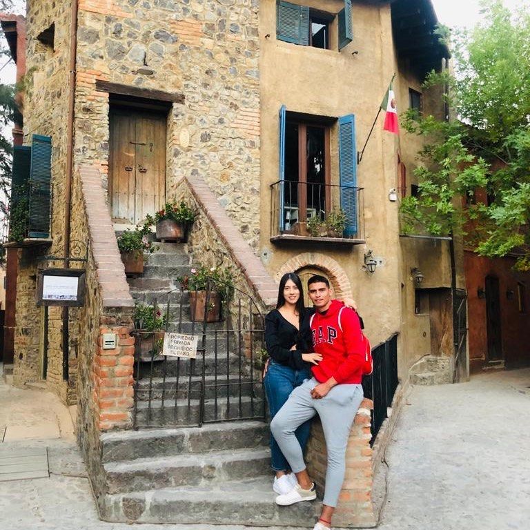 Memo Martínez y Fabiola Medina