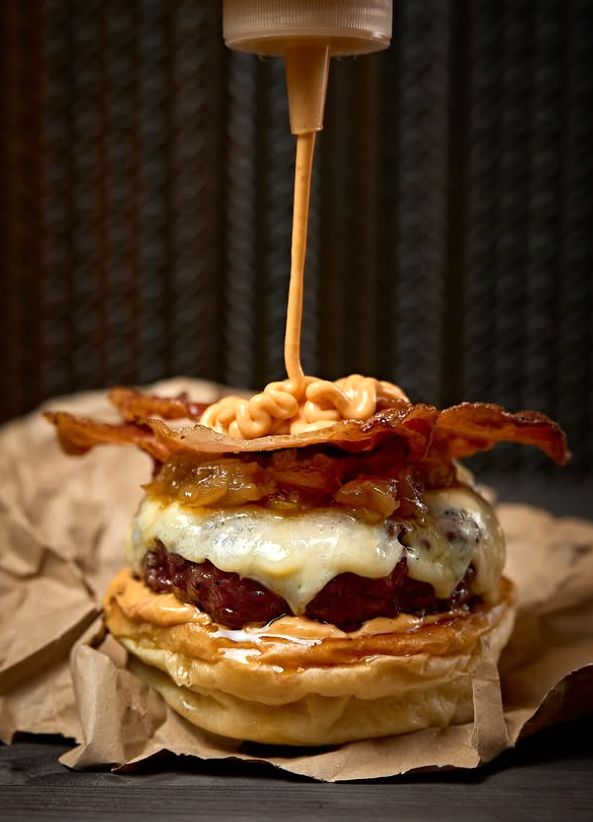 La 'Bistroemmy', con cheddar, cebolla, bacon y salsa de chiles con mantequilla ahumada: la elegida por Jordan. 