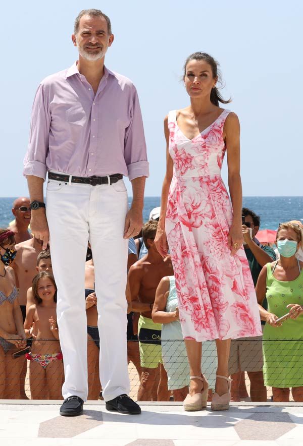 Reina Letizia con vestido de flores