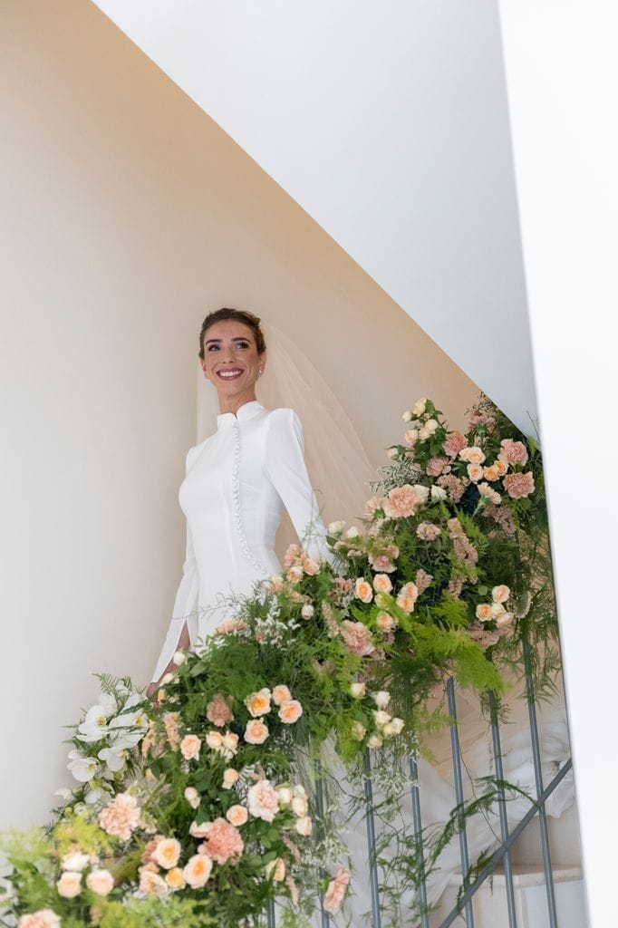 Vestido de novia botonadura lateral boda en sevilla