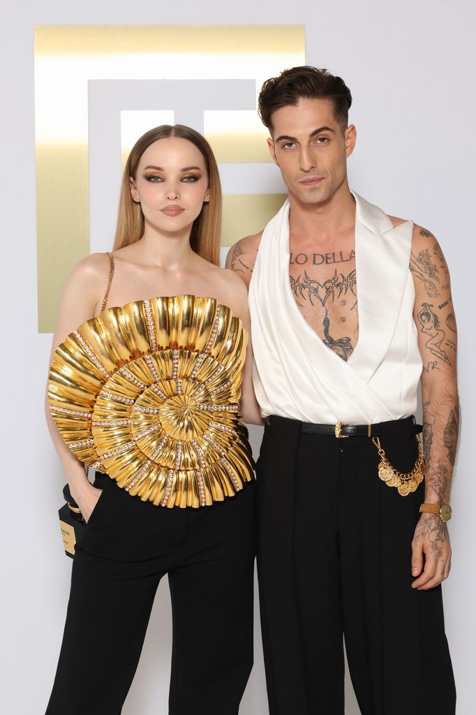 Dove Cameron y Damiano David en el desfile de Balmain en la Paris Fashion Week el 25 de septiembre de 2025