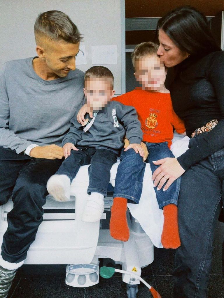 Xisco Quesada junto a su mujer y sus hijos