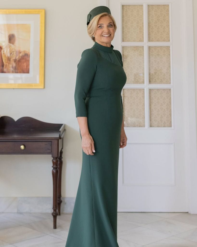 Olga Gomis con look de invitada de Nicolás Montenegro y pillbox de Nana Golmar