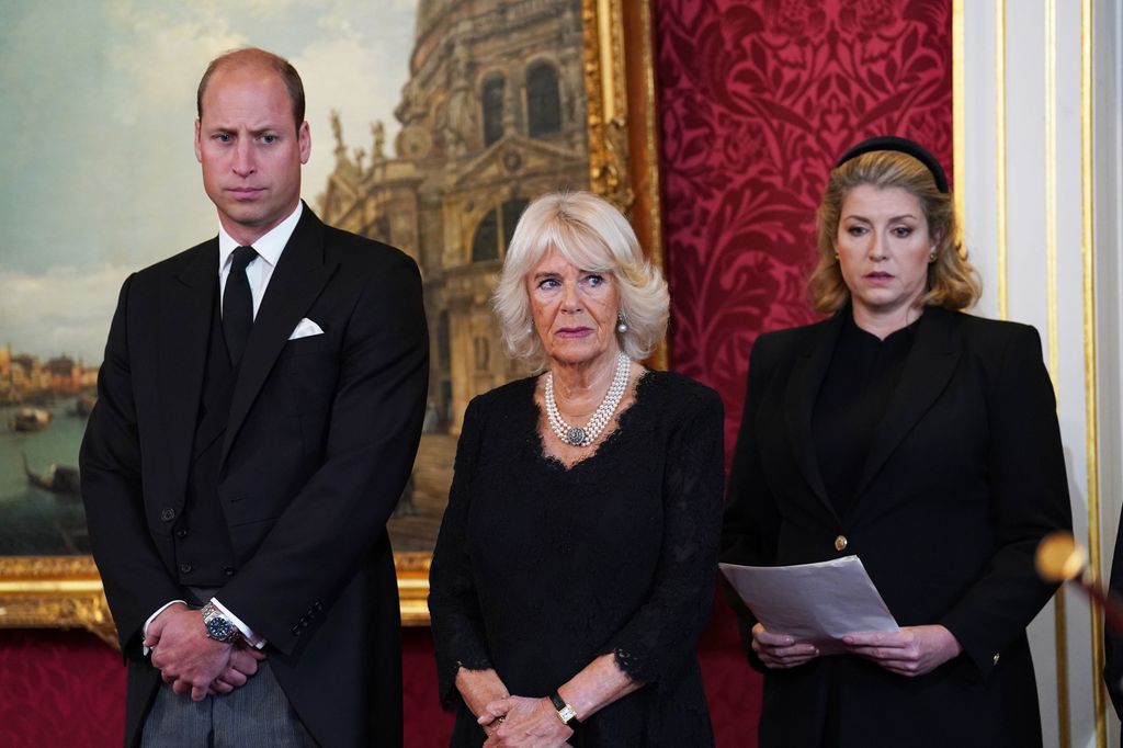 Lo más interesante, visto con perspectiva, no fueron los gestos del rey, sino lo que se activó alrededor de él entre el príncipe Guillermo y la reina Camilla