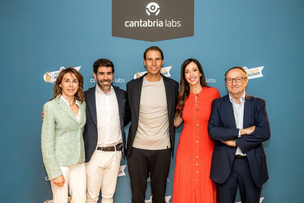 Foto de la compaña Melanoma Cero con Rafa Nadal en el centro