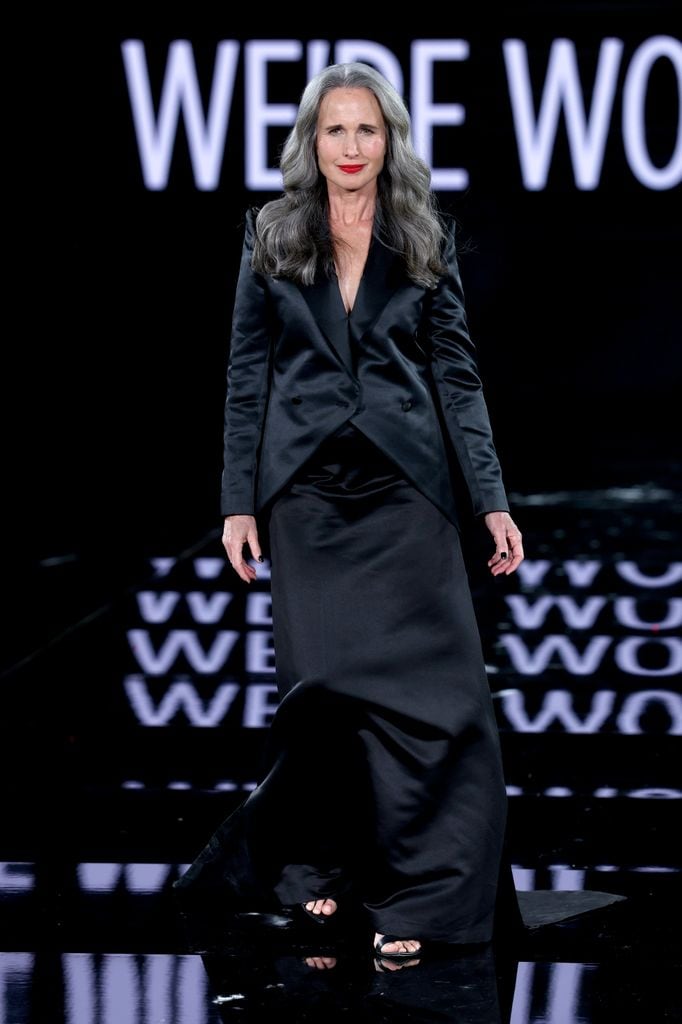 Andie MacDowell en el desfile de L'Oreal Paris
