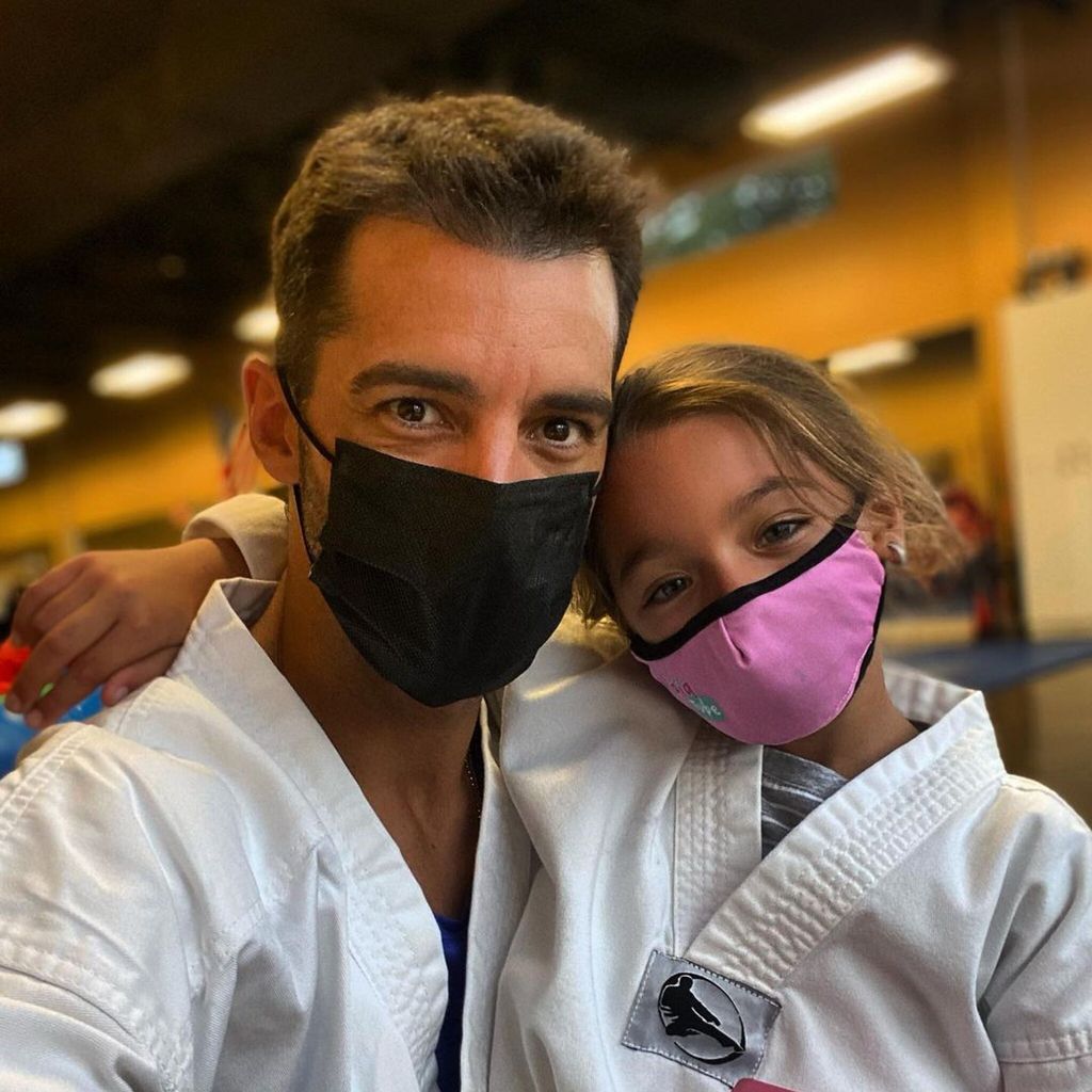 Toni Costa y su hija Alaïa