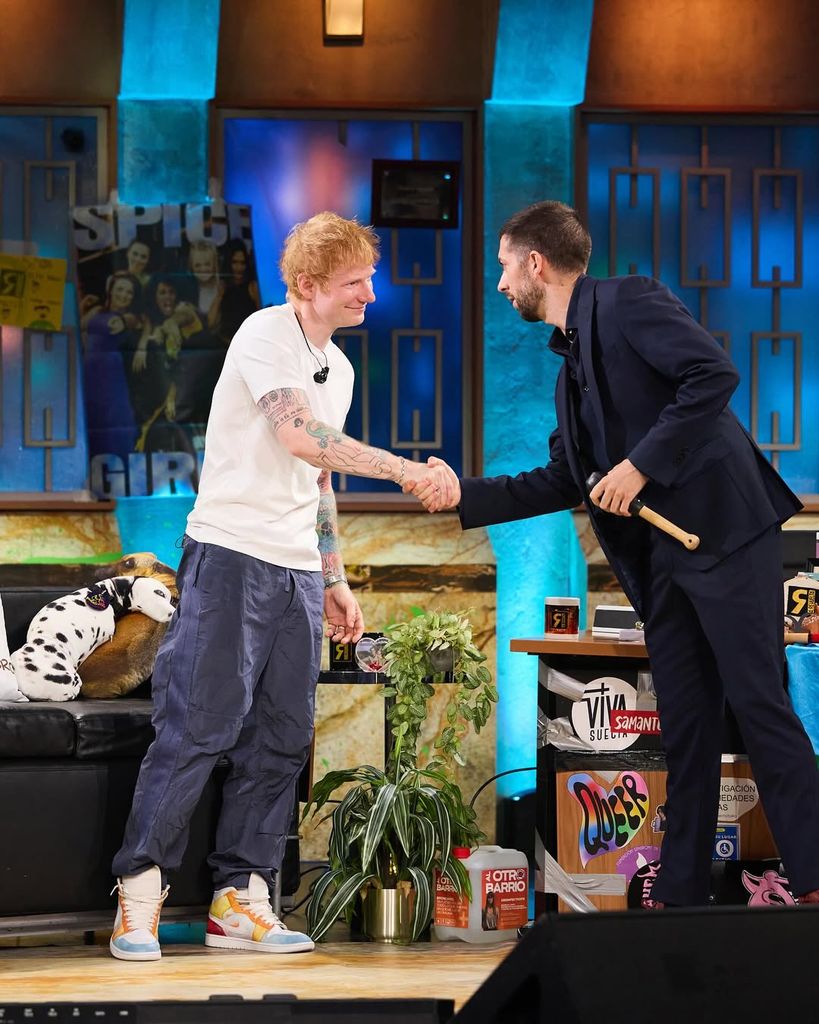   Ed Sheeran se marca un rap con Grisón en 'La Revuelta' y deja al público alucinado