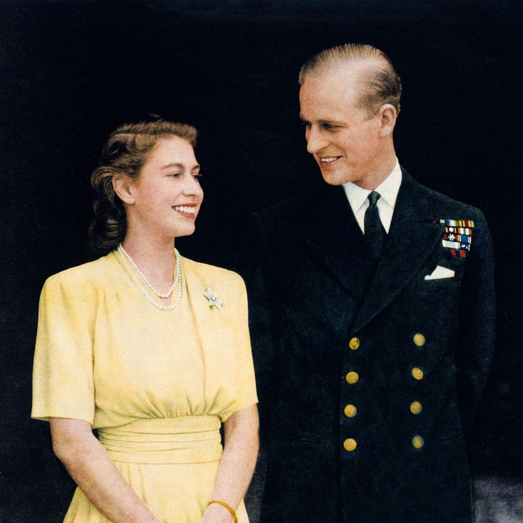 Isabel II HOLA PLUS