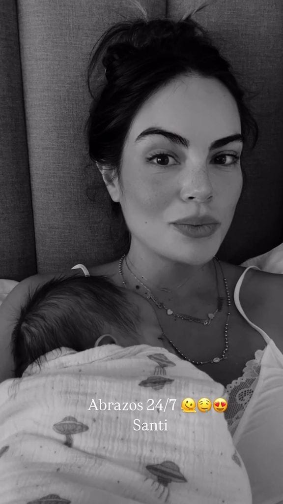 Ximena Navarrete ha compartido algunos vistazos de sus días desde el nacimiento de Santiago.