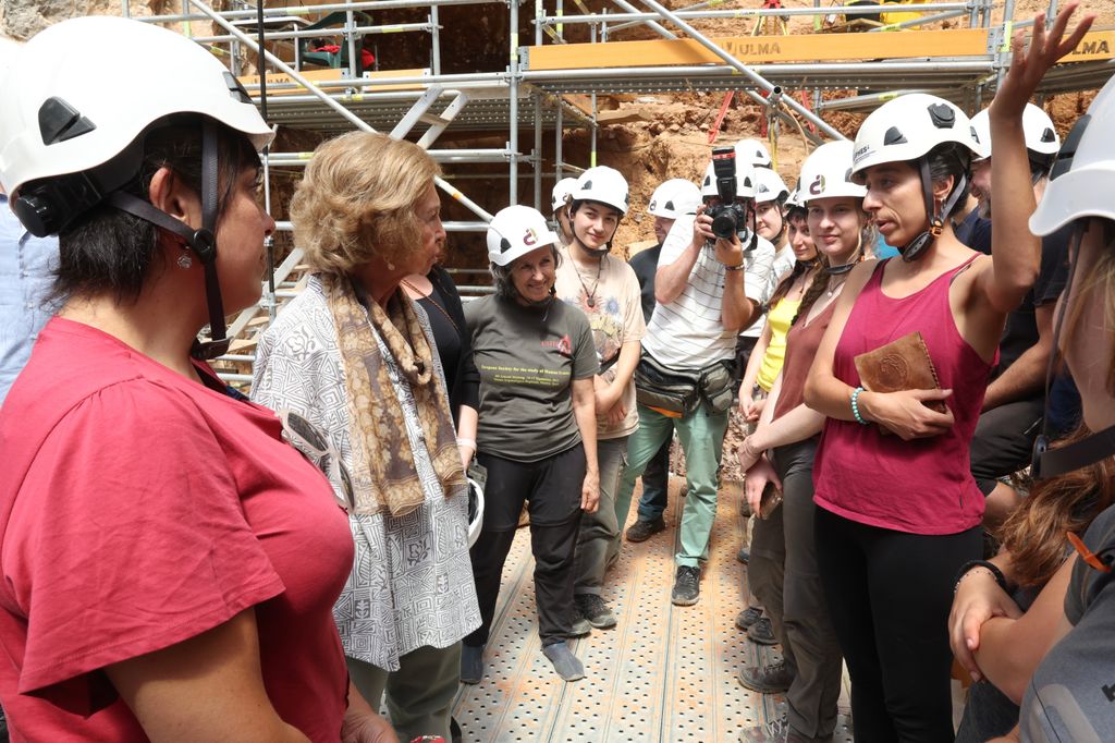 Reina Sofía en los yacimientos de Atapuerca el 18 de julio de 2024