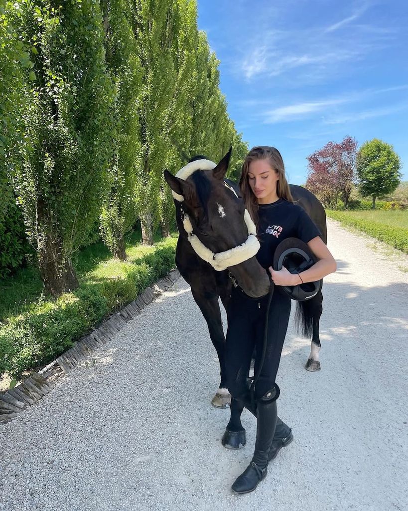 Mathilde tuvo que hace una pausa en su carrera ecuestre por una lesión.