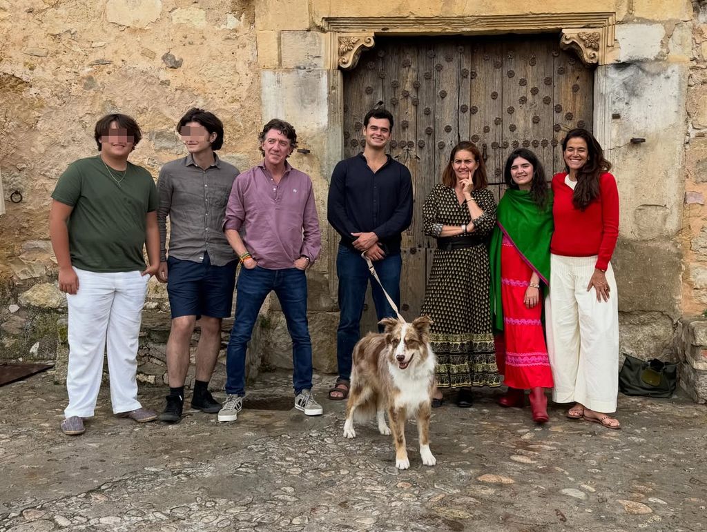 Pedraza, donde Samantha Vallejo-Nágera tiene su restaurante, volvió a convertirse en el punto de encuentro de una jornada marcada por los reencuentros familiares