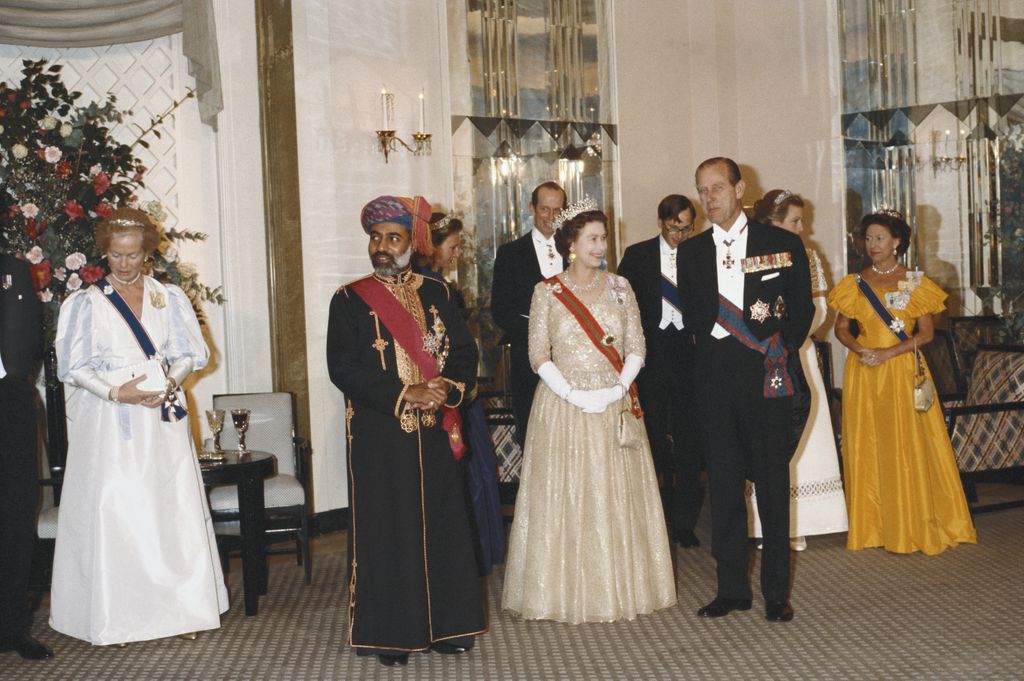 Isabel II preside un banquete de Estado en el Claridge's en honor al sultán Qaboos