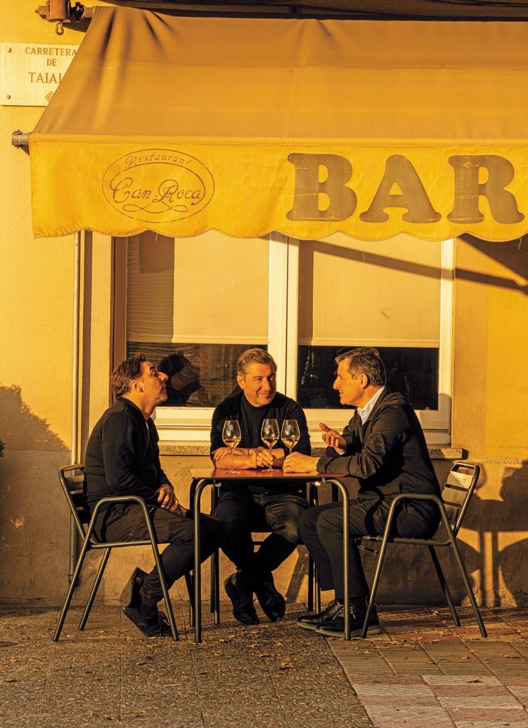 Los tres hermanos en la terraza del Can Roca original