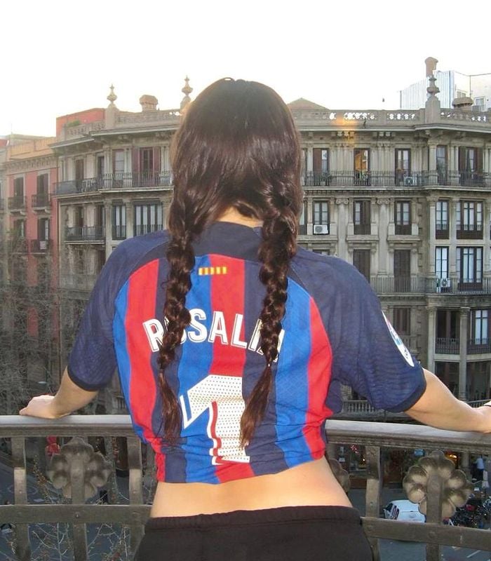 Rosalía con la camiseta del Barça