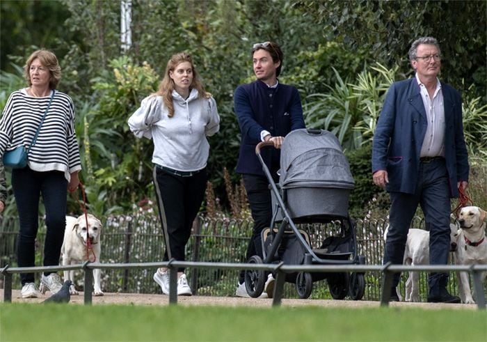 Beatriz de York, Edoardo Mapelli, sus padres y su hija