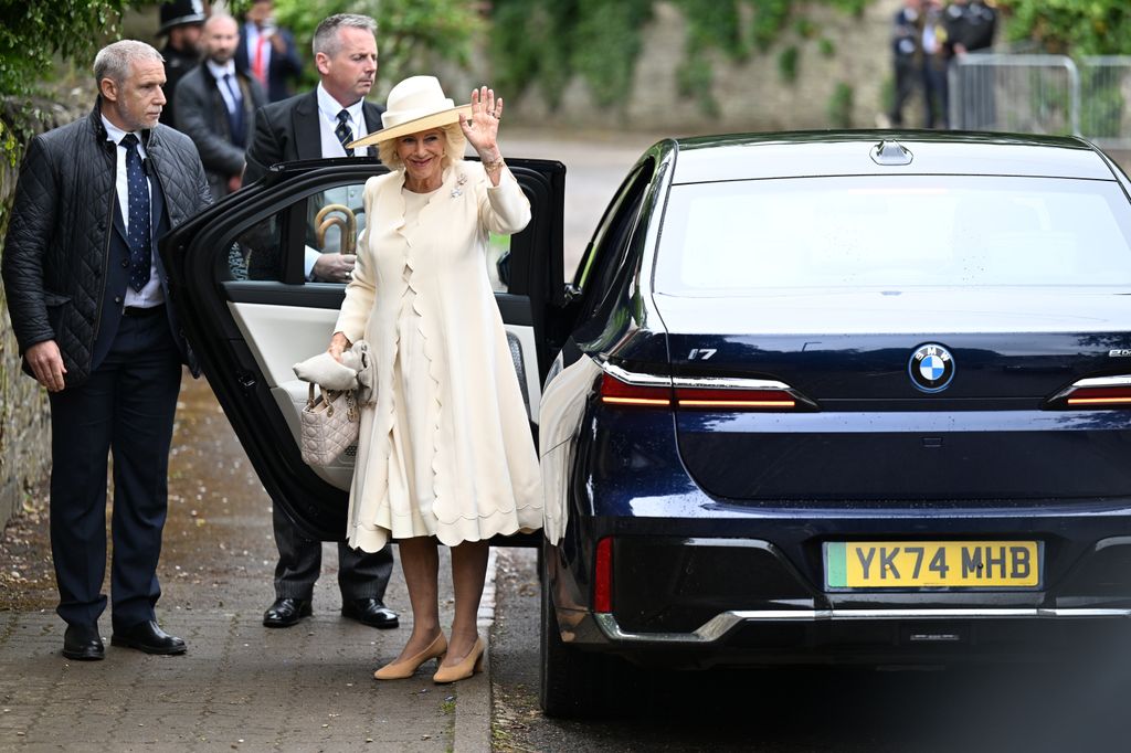 La reina Camilla en su llegada a la boda