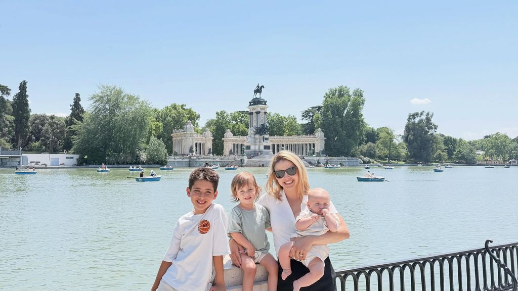 Michelle Renaud compartió esta linda postal unto a sus hijos Marcelo, Milo y Milán, en Madrid.