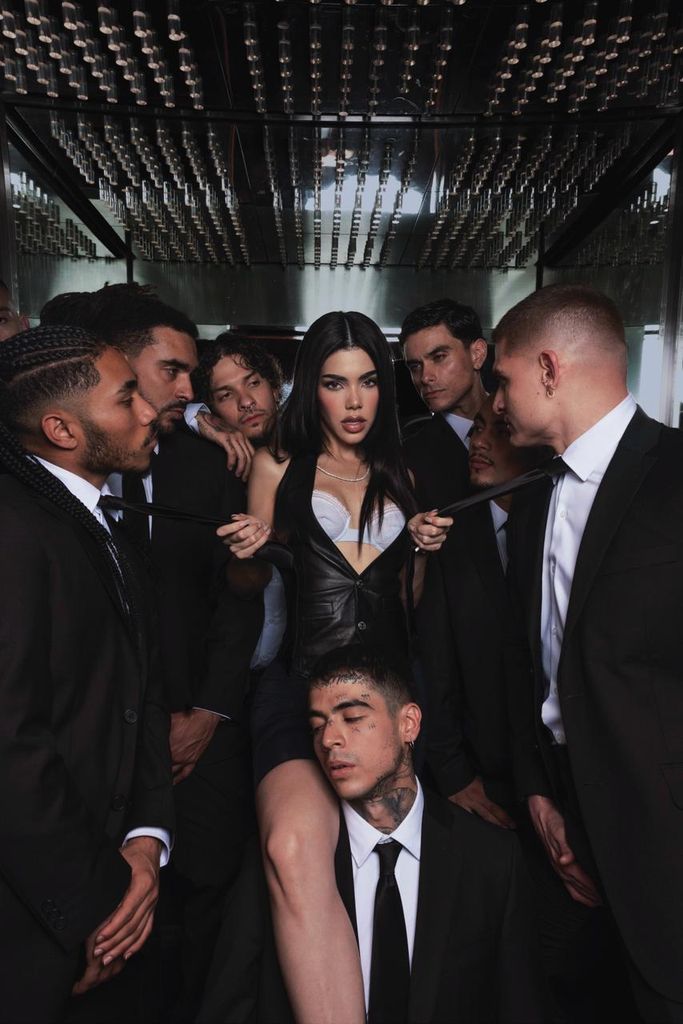 Kenia Os se presenta en su etapa más madura, audaz y sofisticada hasta la fecha.