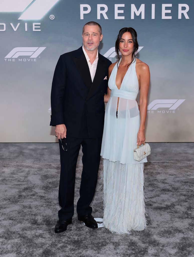 Brad Pitt junto a Inés de Ramón en junio del 2025.