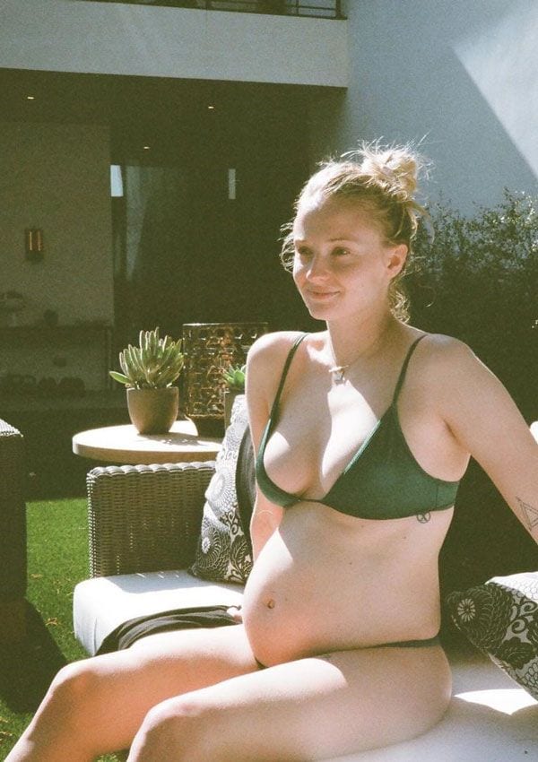 Sophie Turner en bikini