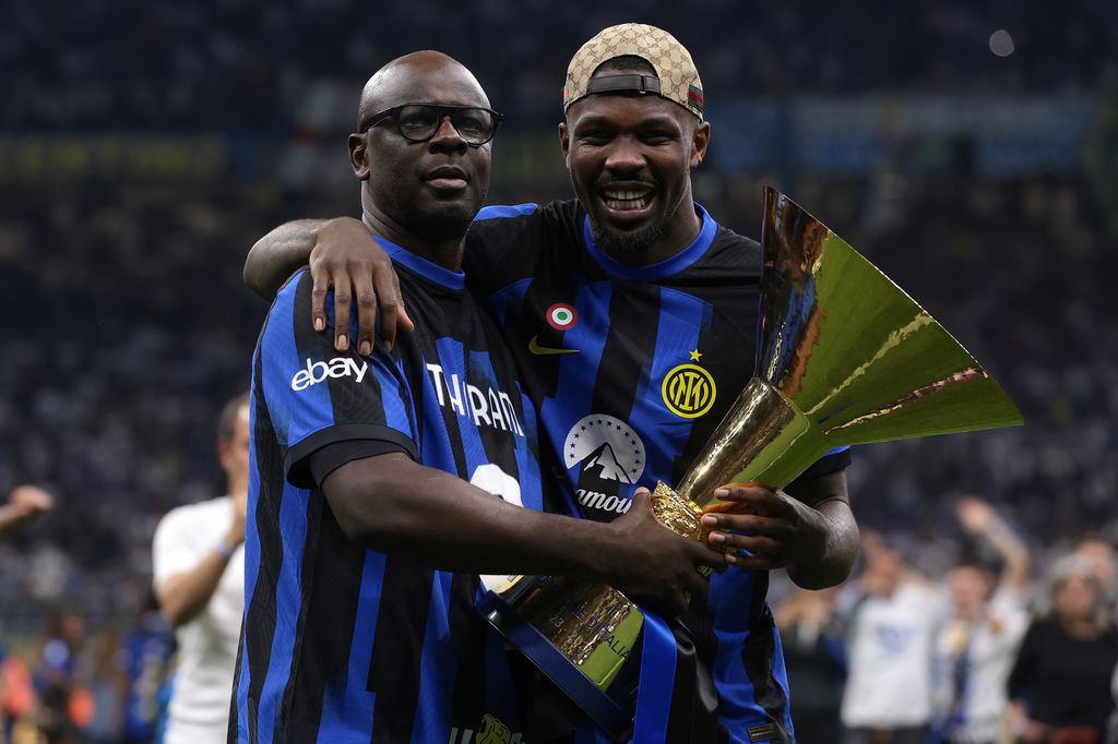 Lilian Thuram celebra con su hijo Marcus un título con el Inter de Milán.