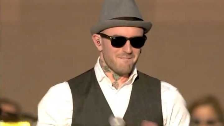 Nos deja un cantante que marcó historia