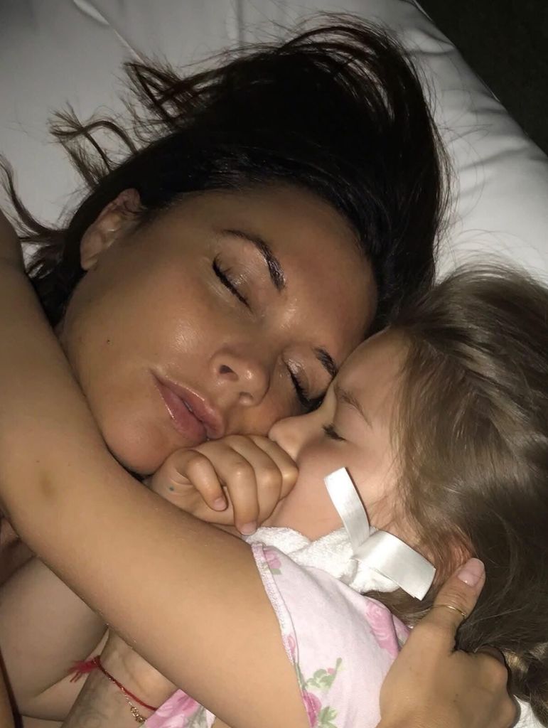 Victoria Beckham compartió lindas fotos junto a su hija Harper al celebrar sus 15 años.