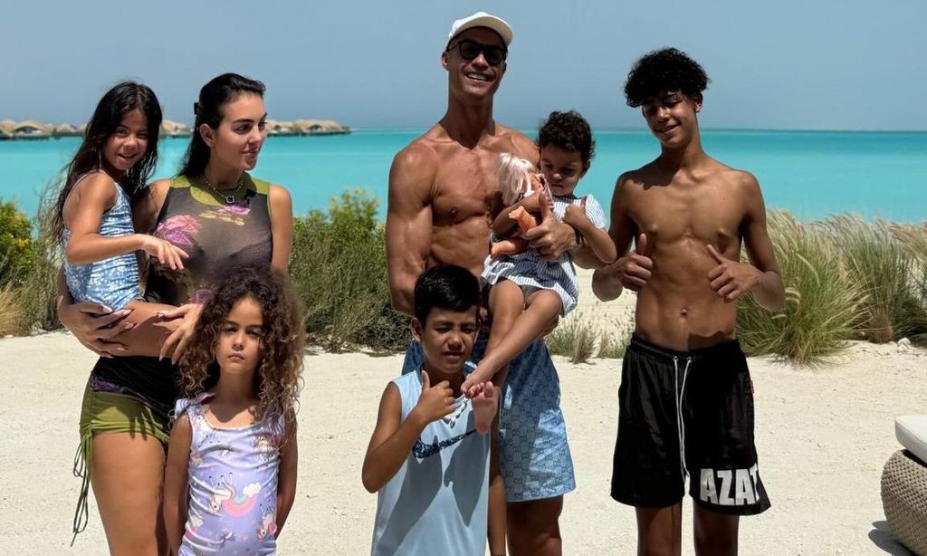 cristiano ronaldo y georgina rodr guez con sus hijos