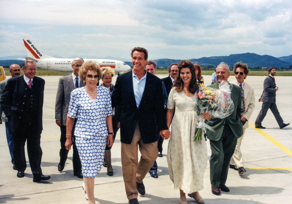 Arnold Schwarzenegger con su madre, Aurelia, y su exmujer, Maria Shriver en junio de 1997
