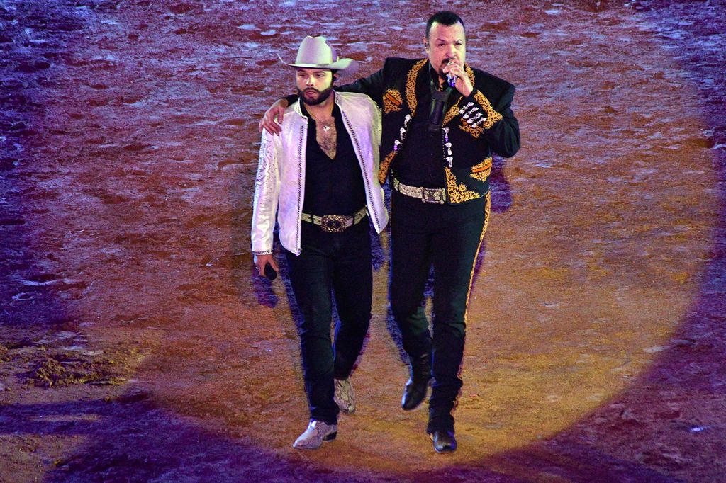 Aguilar salió en defensa de su hijo tras un concierto con poca asistencia