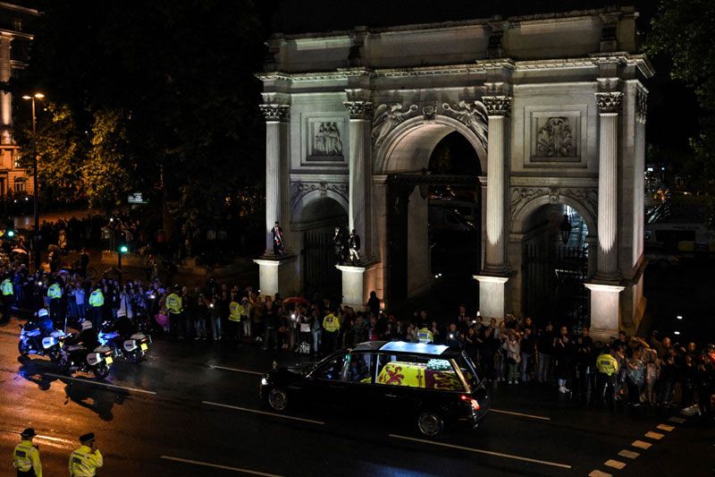 Coche fúnebre de Isabel II en Londres