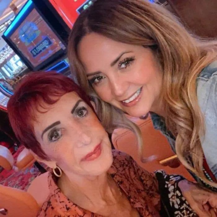 Andrea Legarreta y su mamá
