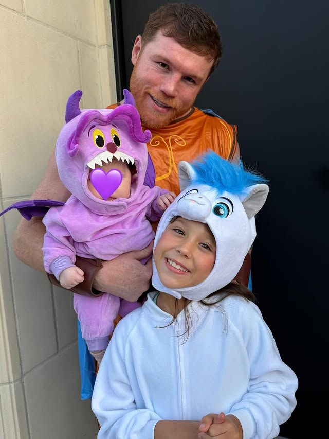 Saúl 'Canelo' Álvarez posó junto a sus dos hijas, Eva Victoria y María Fernanda